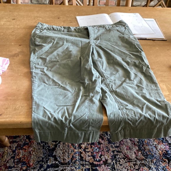Gently worn capris - Picture 1 of 2